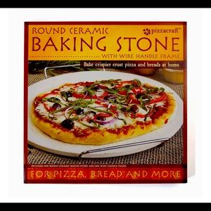 Pizza stone round baking with wire frame